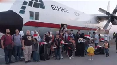 مصير الطلاب المصريين العائدين من السودان| فيديو
