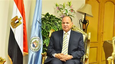 محافظ أسيوط يؤكد استمرار توريد القمح للشون والصوامع بالمراكز