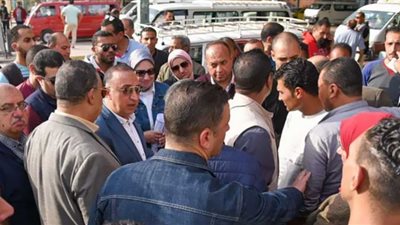 محافظ الإسكندرية يحذر السائقين من مخالفة التعريفة الجديدة