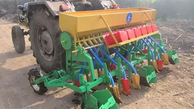 ماكينة زراعية تكتب نهاية مزارع أربعيني