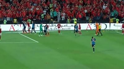 السوبر المصري..اشتباكات بالأيدي بين لاعبي الأهلي وبيراميدز (صور)