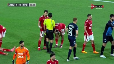 تفاصيل مشاجرة الأهلي وبيراميدز بعد السوبر.. إغماء متولي منع أزمة كبيرة (فيديو)