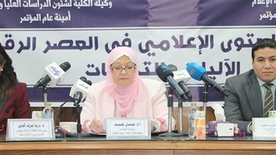 عميد إعلام القاهرة تستعرض فعاليات مؤتمر 