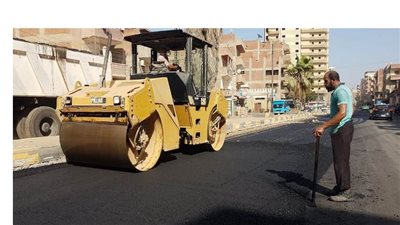 بعد توصيل الصرف.. إعادة رصف 6 شوارع بمدينة قفط في قنا 
