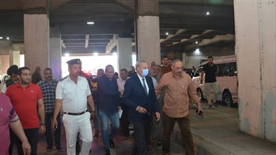 الهجان يتفقد مواقف سيارات الأجرة لتطبيق التعريفة الجديدة