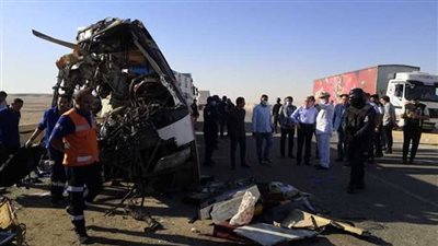 انفجار إطار سيارة يُنهي حياة فتاة يصيب 10 أشخاص