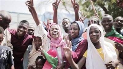 السعودية تقدم 100 مليون دولار مساعدات للشعب السوداني
