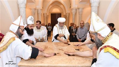 البابا تواضروس يترأس فعاليات تطيب رفات مارمرقس بالعباسية (صور) 