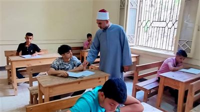 وكيل أزهر الشرقية يتابع امتحانات النقل للثانوي والقراءات