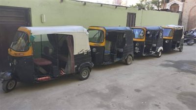 حملة لضبط المركبات المخالفة بشوارع نجع حمادي 