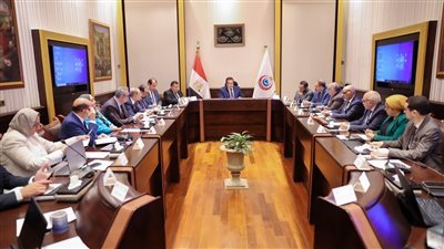 وزير الصحة يوجه بدراسة زيادة التخصصات الدراسية بالمعاهد الفنية الصحية