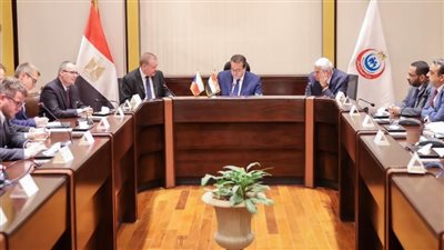 وزير الصحة يبحث مع نائب وزير صحة دولة التشيك خدمات الرعاية والصناعات 