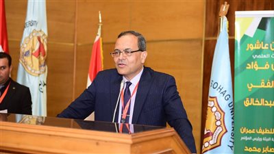 رئيس جامعة سوهاج يشهد فعاليات المؤتمر البيئي الدولي الأول تحديات الاستدامة والتغيرات المناخية