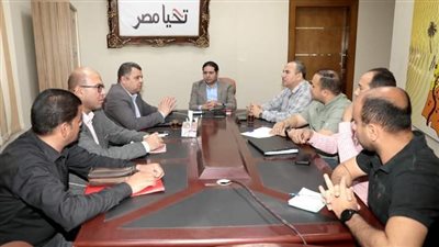 نائب المحافظ  يعقد يبحث سبل وآليات تعظيم عوائد منظومة الإعلانات