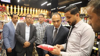 المنيا تتابع توافر السلع والمواد الغذائية بالأسواق 