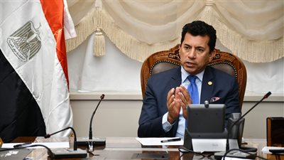 وزير الشباب والرياضة يبحث عددًا من الملفات الاستثمارية والتسويقية 