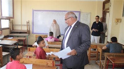 وكيل تعليم بنى سويف يطمئن على امتحانات النقل 