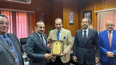   القنصل السعودي ورئيس المحكمة الاقتصادية بالإسكندرية يناقشان أهمية وجود المحاكم الاقتصادية  