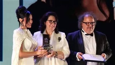 درة سعيدة بتكريمى من مهرجان الحمامات.. وأواصل عرض 