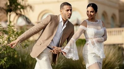 بسنت شوقي تخطف الأنظار رفقة زوجها في حفل back street| صور