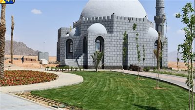 الأعمال النهائية بالقرية التراثية بمنطقة الهجن في شرم الشيخ