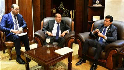 وزير الشباب والرياضة يلتقي المنسق الوطني للمبادرة الوطنية للمشروعات الخضراء الذكية 