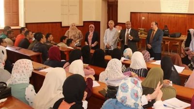 محافظ بني سويف يتابع فعاليات برنامج تأهيل وتدريب 1500 من المُعلمين
