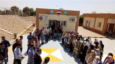  55 طالب وطالبة بجامعة سوهاج يزورون المشروعات القومية