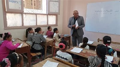 مدير تعليم نجع حمادي يتابع سير امتحان مادة اللغة الأجنبية