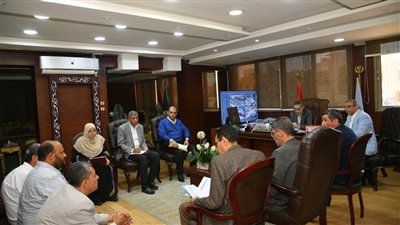 محافظ الغربية يناقش خطة الرصف 2022/2023 