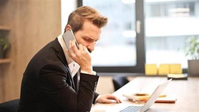 ضغط الدم والتوتر وإجهاد العين وضعف التركيز.. مخاطر استخدام الهاتف المحمول