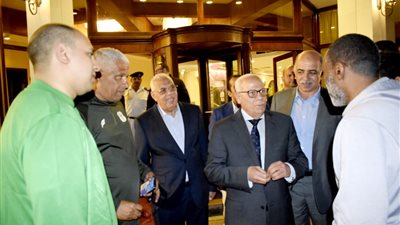 محافظ بورسعيد يشيد بالجهاز الفنى الجديد للمصرى ويطالبه بتحقيق نتائج جيدة