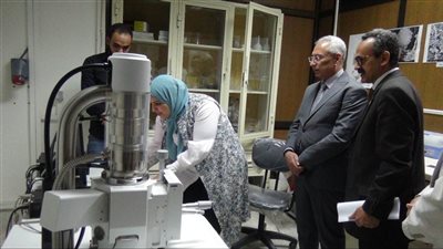 رئيس جامعة المنيا يتفقد وحدات المعمل المركزي للتحاليل الدقيقة والنانوتكنولوجي 