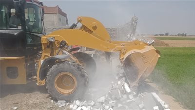 حملات مكثفة لإزالة التعديات علي الاراضي الزراعية بالبحيرة