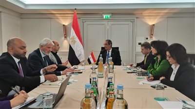 وزير الاتصالات يبحث مع الشركات الألمانية التعاون فى التعهيد وتصنيع الإلكترونيات
