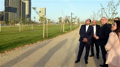 مدبولي يتفقد الحدائق المركزية 