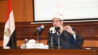 وزير الأوقاف يجتمع بقيادات المديريات الإقليمية ومناطق الهيئة بالأكاديمية