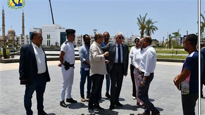 محافظ جنوب سيناء يتفقد أعمال ميدان المصطفى والمول التجاري بشرم الشيخ