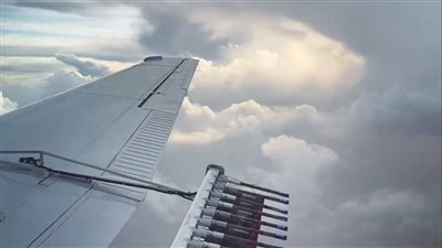 5 طائرات تفجر سماء السعودية مطرًا 