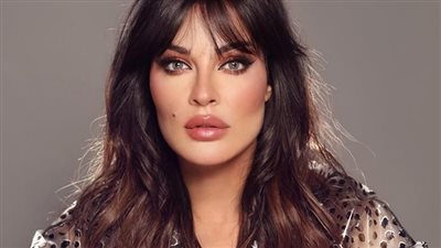 نادين نجيم مثيرة بالبرتقالي والكعب العالي (صور)