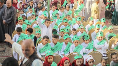 ممر شرفي وزفة جماعية لـ «ملائكة النور علي الأرض بالوشاح والمصاحف» أثناء تكريهم ببنى مزار 