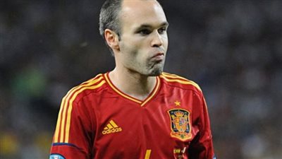 إنييستا في الرباط لدعم المغرب قبل نهائي كأس أمم إفريقيا ضد السنغال