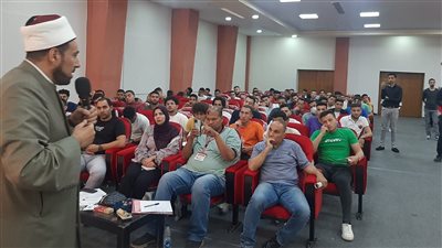 معسكر طلاب المعاهد العليا بالغردقة يرفع شعار 