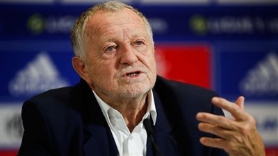 أسرار جديدة وراء ترك رئيس نادي ليون الفرنسي منصبه