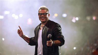 عمرو دياب| 20 أغنية ولقطات نادرة في حفل الجامعة الأمريكية