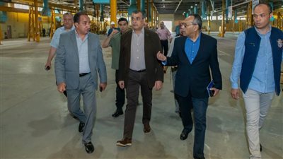 وزير الإنتاج الحربي يتفقد مصنع 200 الحربي