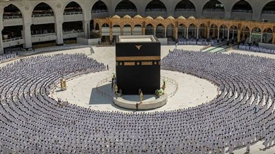 ترجمة خطبة الجمعة بالمسجد الحرام إلى 10 لغات 