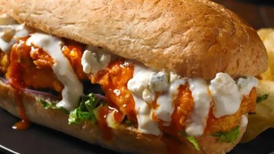 سندويتش الدجاج بالثوم والكزبرة خطوة بخطوة 