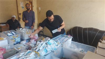 فحص 720 مريض بقافلة جامعة الزقازيق الطبية بكفر موسى عمران  