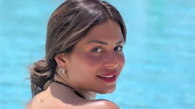 الفنانة منة فضالي كالزهرة بفستان لافت .. صور